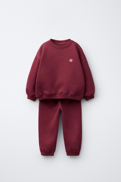 ZARA КОМПЛЕКТ ИЗ ТОЛСТОВКИ И ДЖОГГЕРОВ С ВЫШИВКОЙ, ГРАНАТОВЫЙ