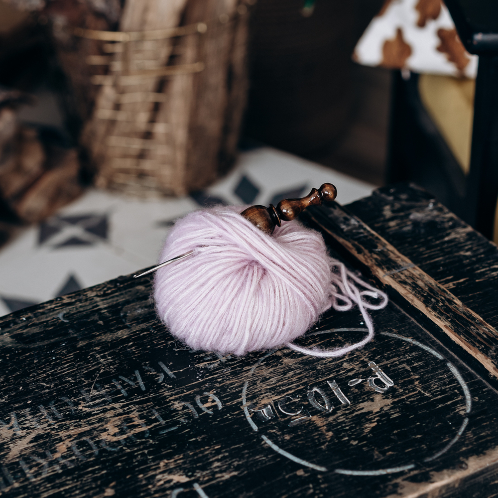 Железный крючок для вязания с деревянной ручкой из древесины кедра размером 1.3 мм. K219