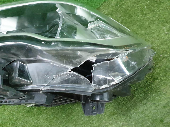 Битая Фара левая BMW X1 F48 (2015-2019) LED
