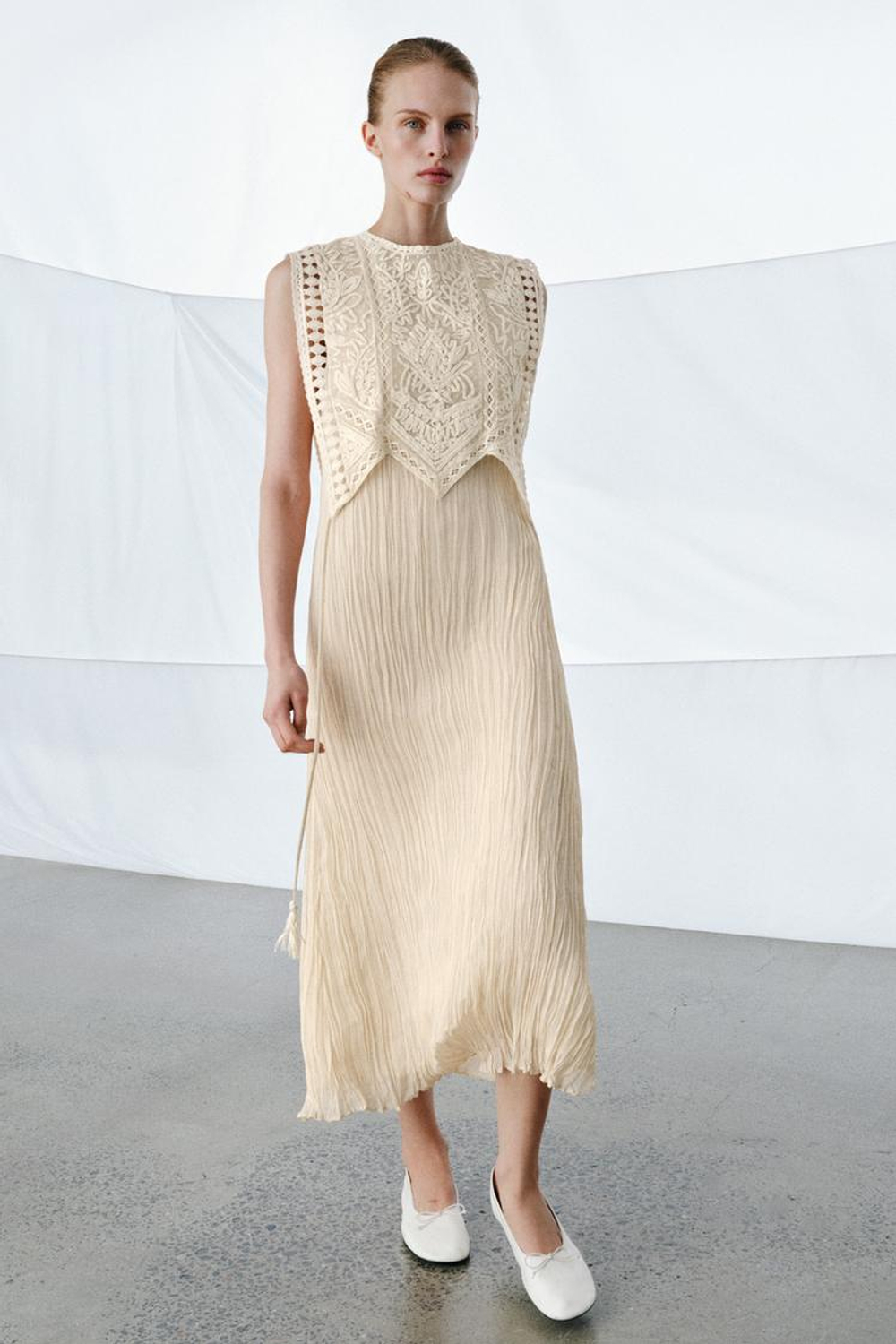 ZARA ПЛАТЬЕ С КОМБИНИРОВАННОЙ СЪЕМНОЙ НАКИДКОЙ — ZW COLLECTION, ЭКРЮ