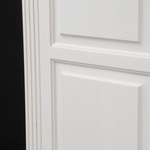 Шкаф для одежды распашной белый Харви двухдверный деревянный со штангой и полкой, шкаф для вещей в прихожую и спальню с филенкой в викторианском стиле из массива сосны