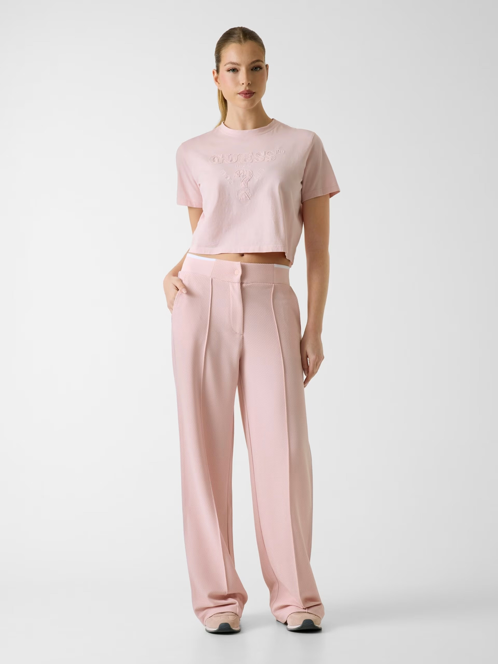 Футболка женская GUESS