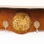 Настенная вешалка с латунной вставкой в классическом стиле