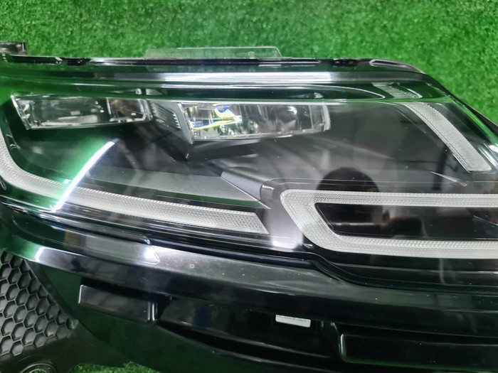Фара правая Range Rover Velar (2017-2023) LED