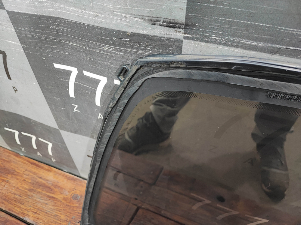 Стекло багажника левое Suzuki Grand Vitara 1 98-05 Б/У Оригинал 8457065D00