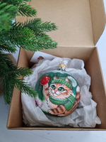 Шар стеклянный  "котик на ёлке" ручная роспись