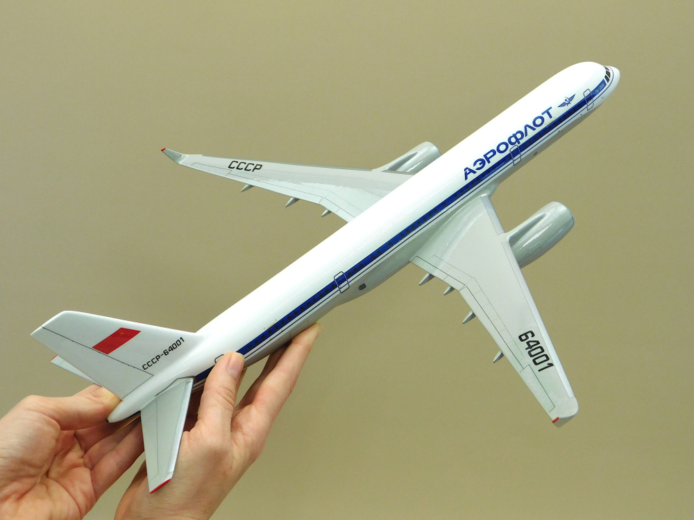 Модель самолета Ту-204-100 (М1:100, Аэрофлот СССР-64001)
