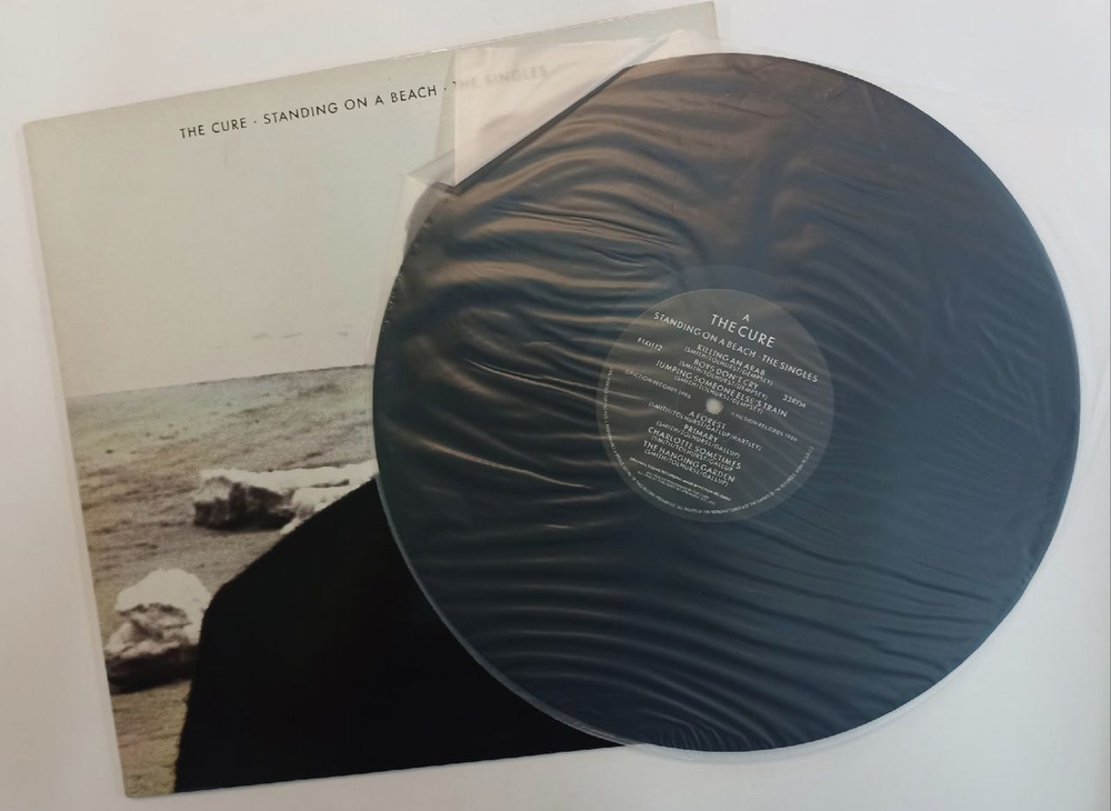 Винтажная виниловая пластинка The Cure Standing On A Beach The Singles (UK 1986)