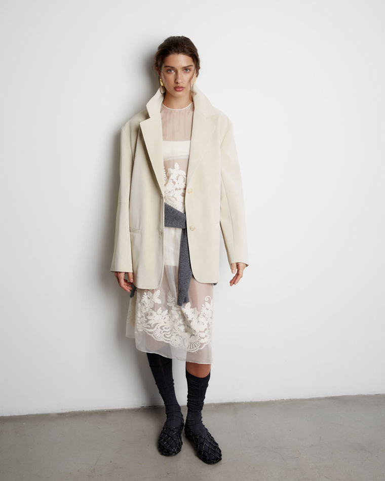 Юбка из шелка с вышивкой молочный