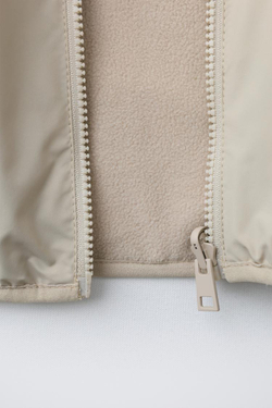 ZARA НЕЙЛОНОВАЯ КУРТКА ИЗ ПОЛАРФЛИСА, ЭКРЮ