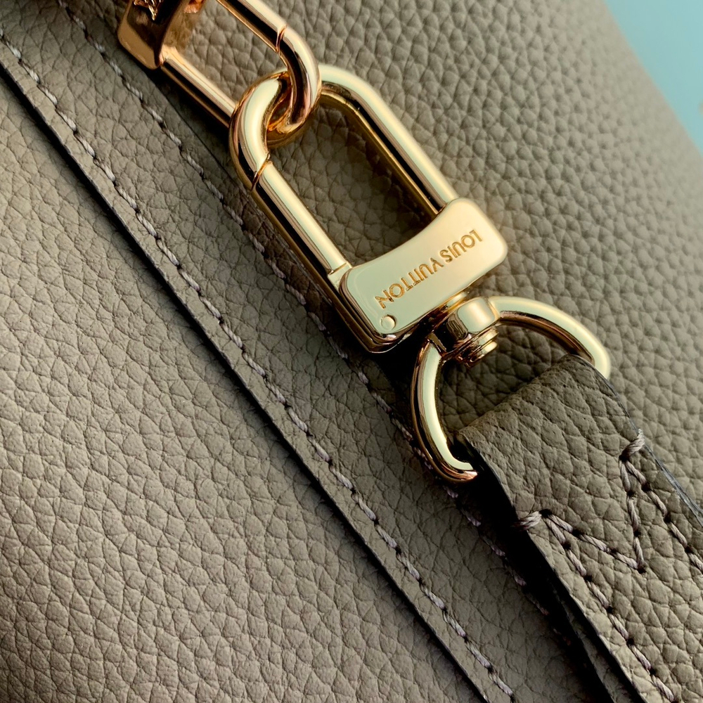 Louis Vuitton Neverfull Bandouliere Inside Out BB
