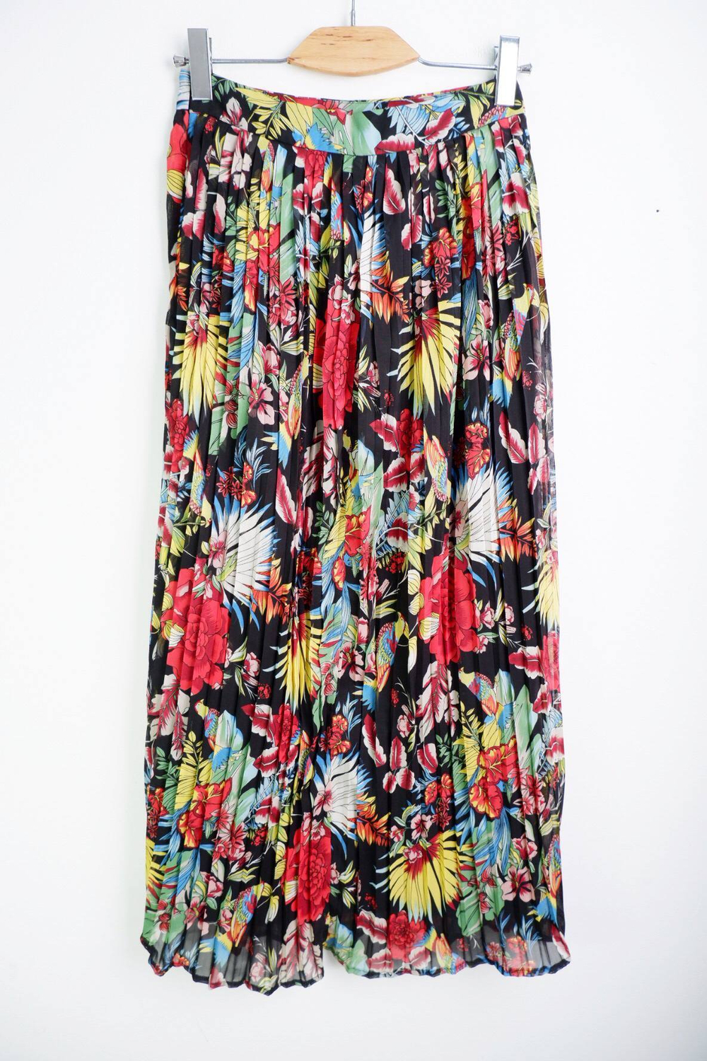 Юбка-плиссе Mela красивой расцветки, маркировка 38, визуально на 44 размер