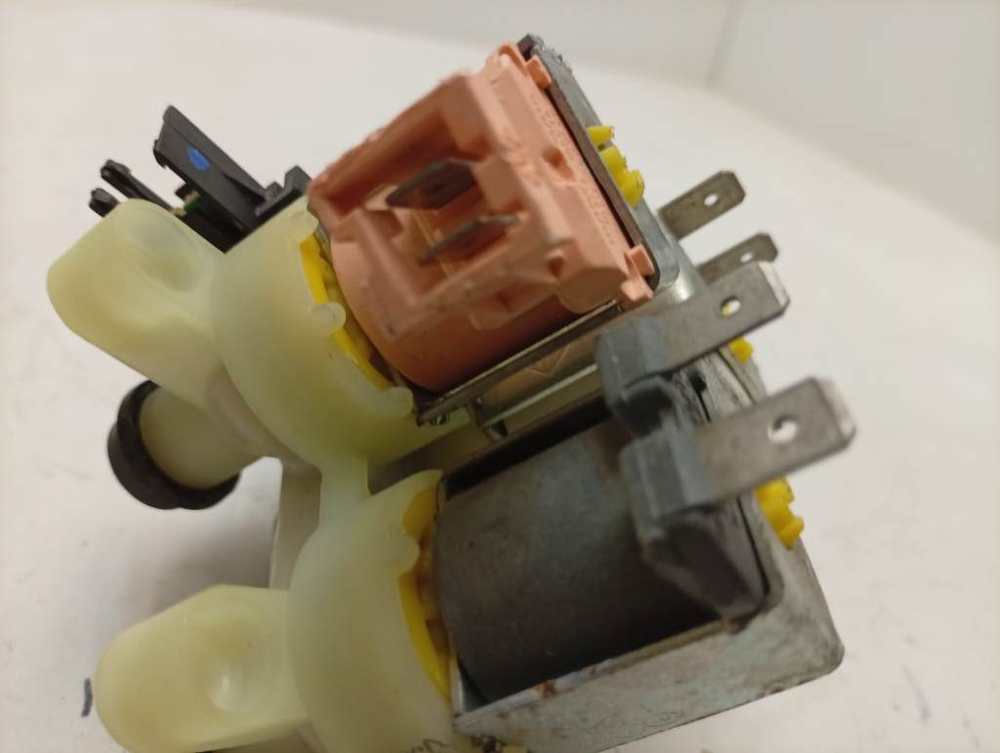 LAVALOGIC1810 кт33 Клапан подачи воды для стиральной машины Aeg Electrolux Zanussi 1100992732 б/у