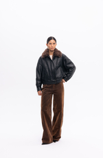 Короткая чёрная дублёнка из овчины тиградо