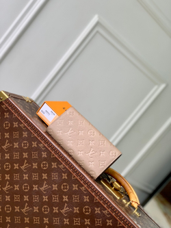 Louis Vuitton Sarah Wallet