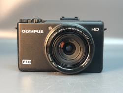 Olympus XZ-1 не закрывается крышка АКБ, работает даже с открытой крышкой