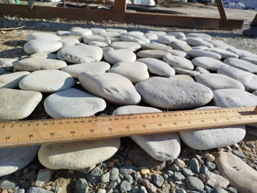 Черноморский булыжник 70-120 мм длиной и 30-40 мм толщиной