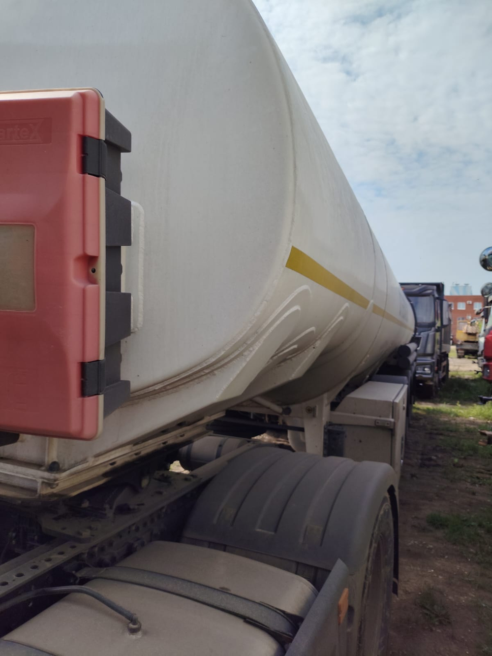 FoxTank 8777 Полуприцеп цистерна 877721 (светлые нефтепродукты)