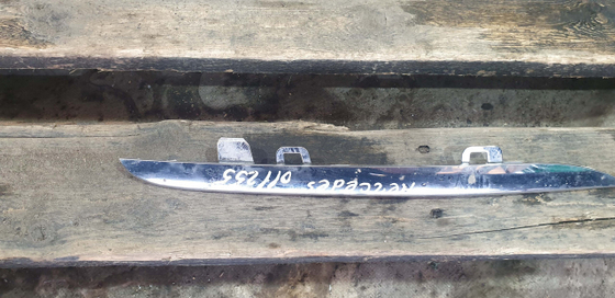 Молдинг решетки радиатора Mercedes C-Class W205 14-18 Б/У Оригинал A2058880073