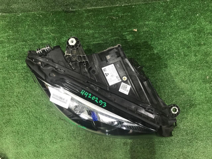Фара правая Mercedes C w205 18-23 LED В сборе