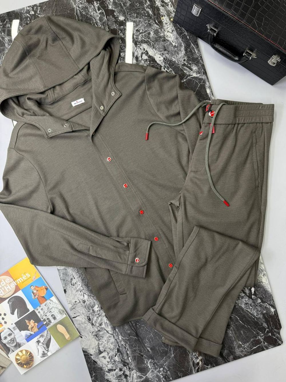 Прогулочный костюм Kiton