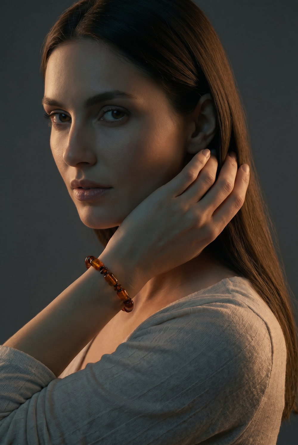 Браслет на руку. Янтарь натуральный формованный