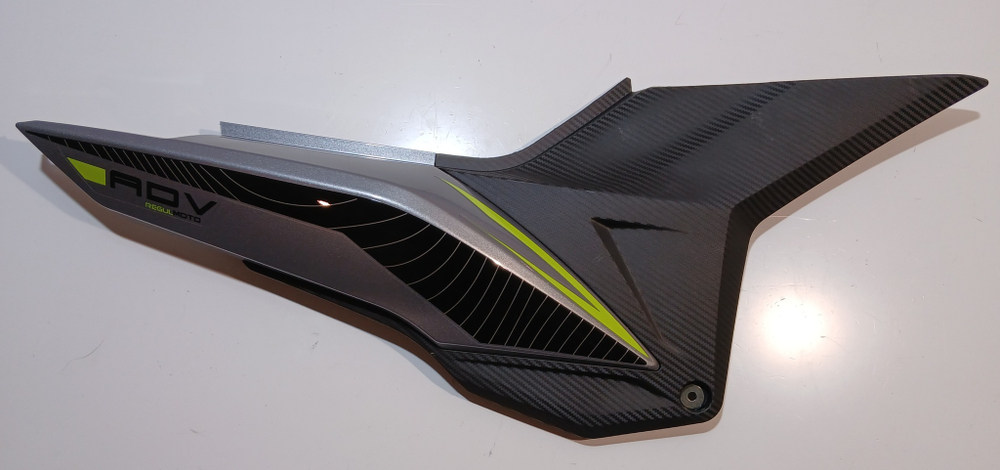 Пластик боковой центральный правый REGULMOTO  ADV 300