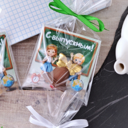 Конфета с открыткой "С выпускным!"