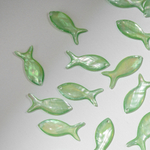 Бусина в форме рыбки из зеленого акрила с перламутром, 25*10мм