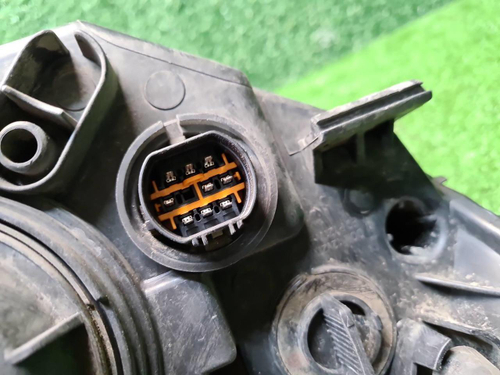 Фара левая KIA Sorento 2 XM (12-21) галоген