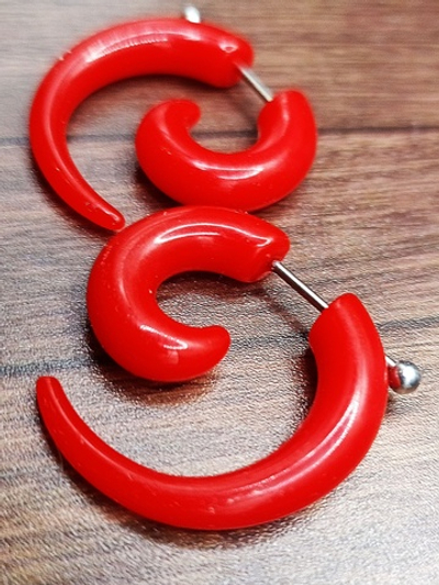 Серьги имитация растяжек 6мм, красный акрил.