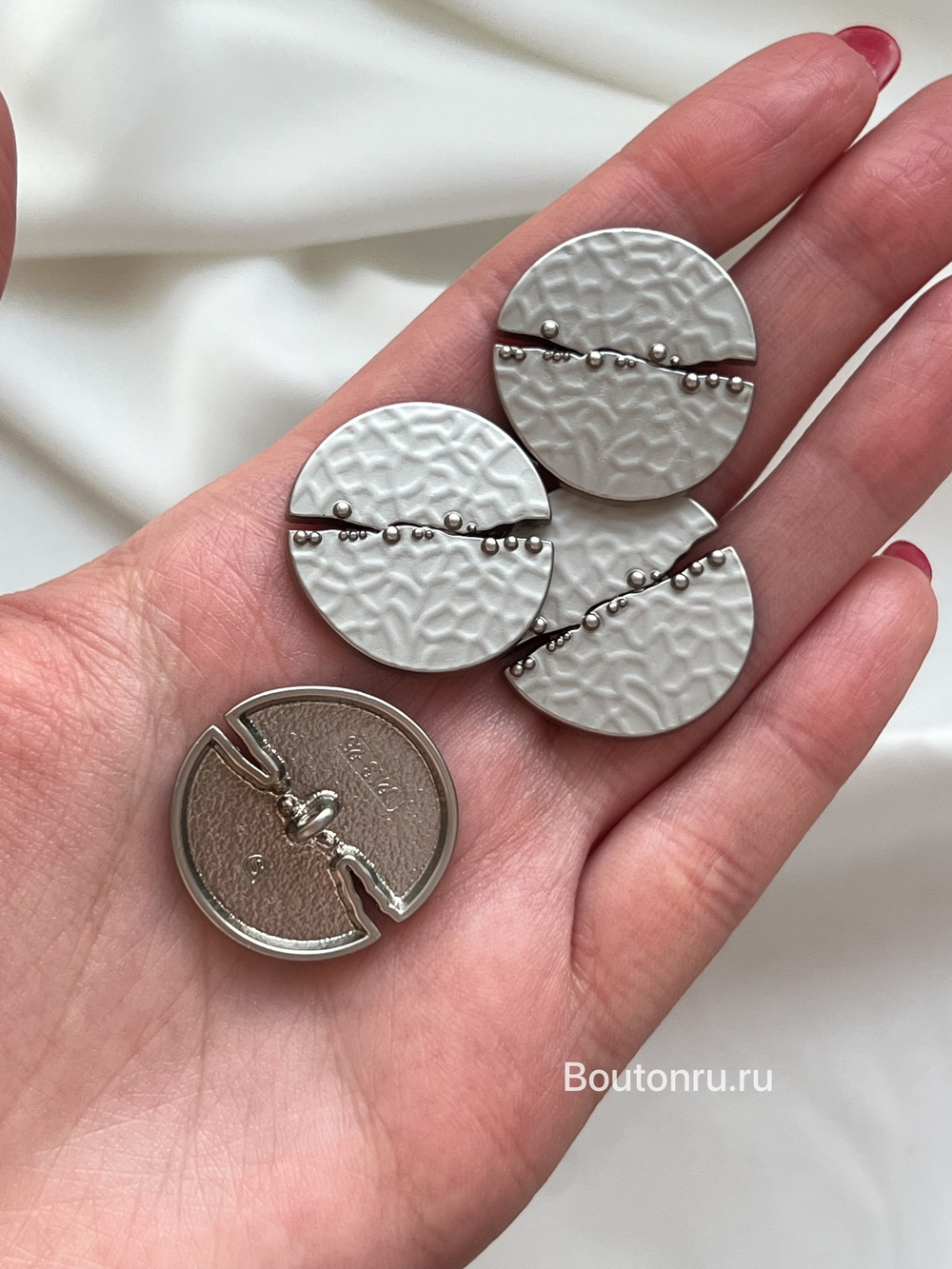 Пуговицы матовое серебро трещина