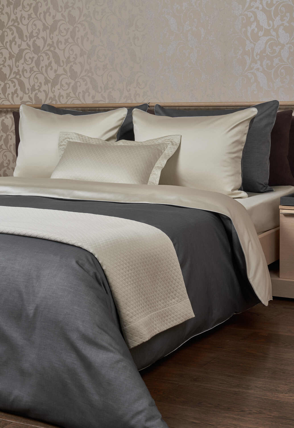 Постельное белье 2 спальное евро макси Сlaire Batiste Atelier Lot Bicolor серый-слоновая кость