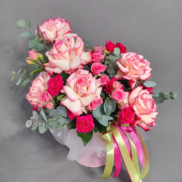 Композиция с французскими розами сорта "Carousel"