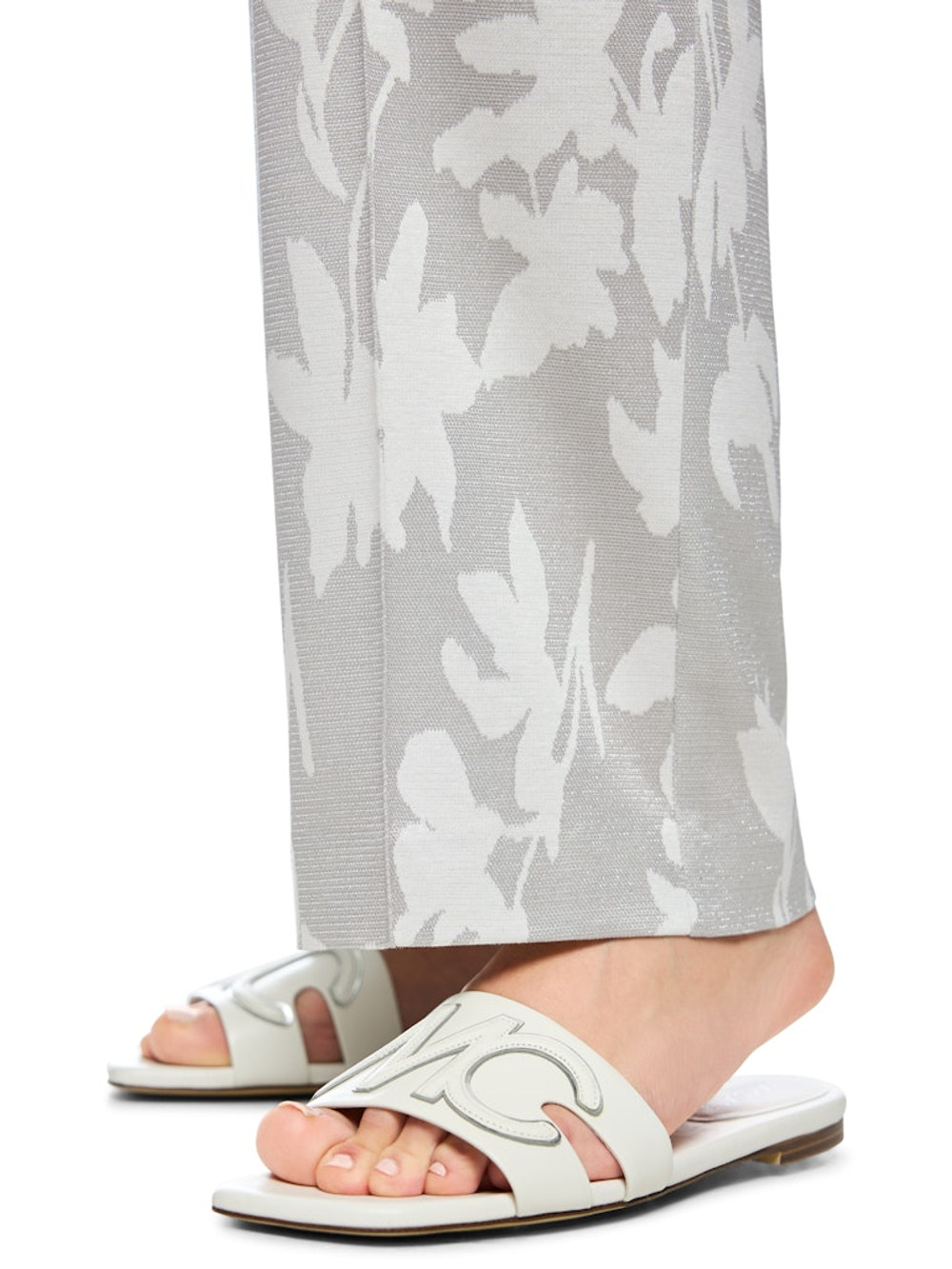 AC 81.68 J37 WUKARI  брюки