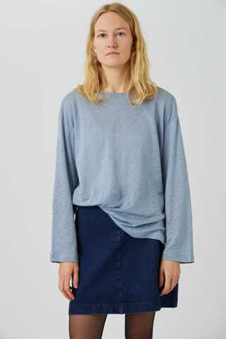 Топ с разрезами из голубого льна