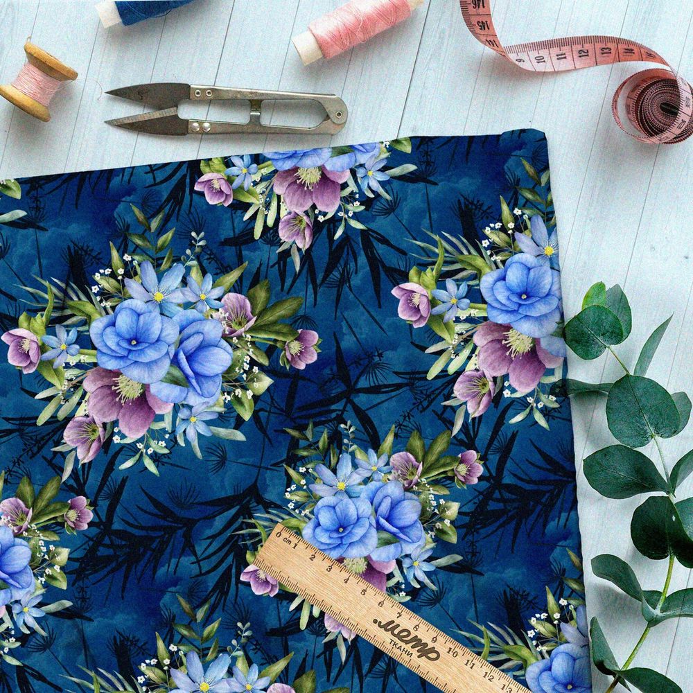 Ткань оксфорд 600 пастельные цветы на синем фоне с листьями