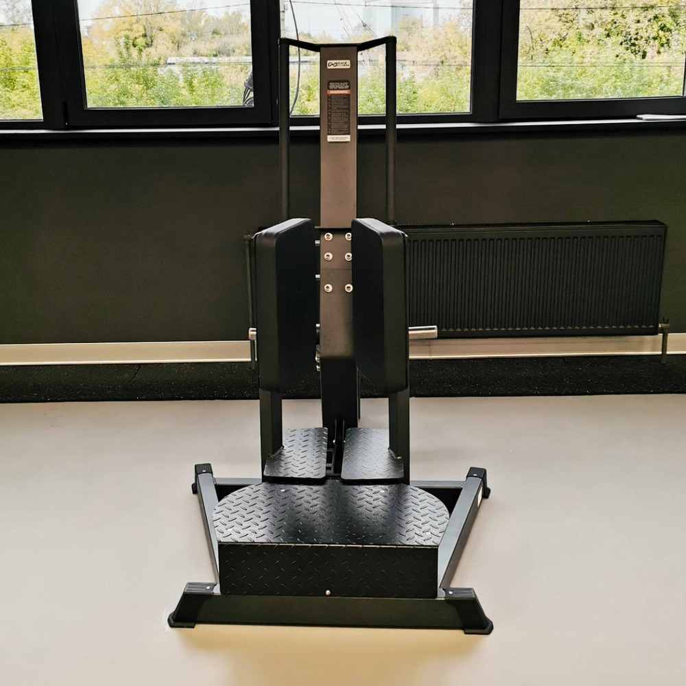 D982 Разведение ног стоя, рычаги серые*