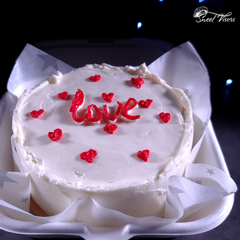 Торт на двоих Love. Кондитерская Sweet Visors Сладкие Козырьки. Кондитер Светлана Дегтерева. Торты ручной работы на заказ в СПБ. Сладкие истории на любой вкус.