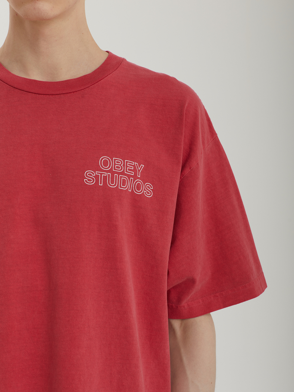 Мужская Футболка Obey Studios Outline