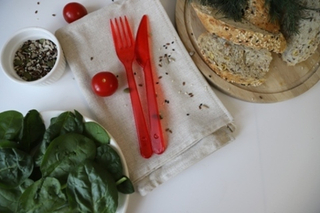 Нож ПРЕМИУМ пласт. красный 1/50шт