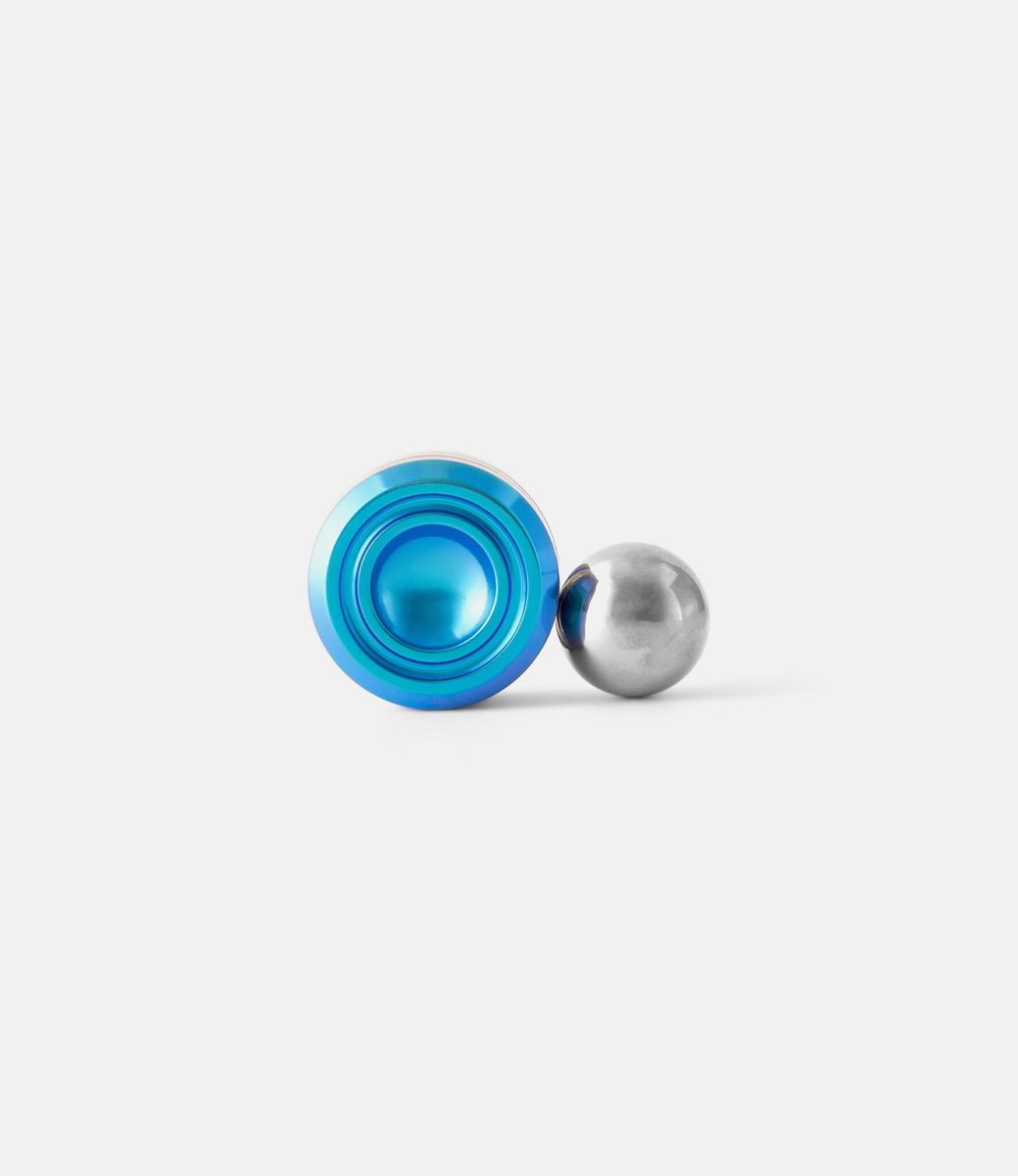 TEC The Original Orbiter Blue Raspberry — игрушка-антистресс из титана
