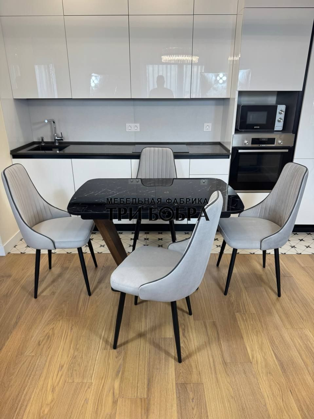 Кухонный раскладной стол "Прадо" черный мрамор и 4 стула Сорренто