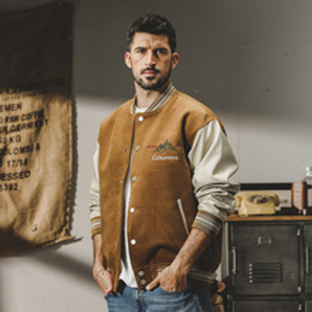 Комбинированная замшевая бейсбольная куртка цвета куркума