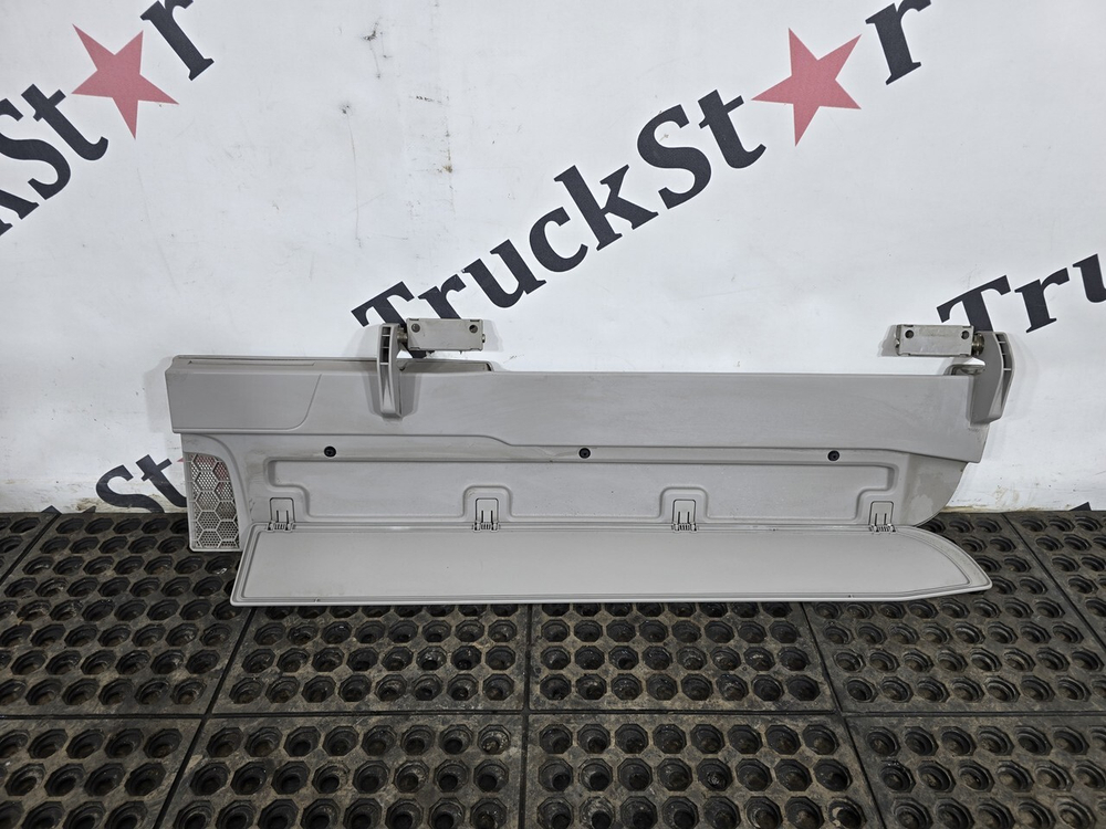 Козырек солнцезащитный левый