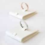 Подставка для кольца/язычок/язычок для бирки/40*52*9 мм. Кожа БЕЛАЯ