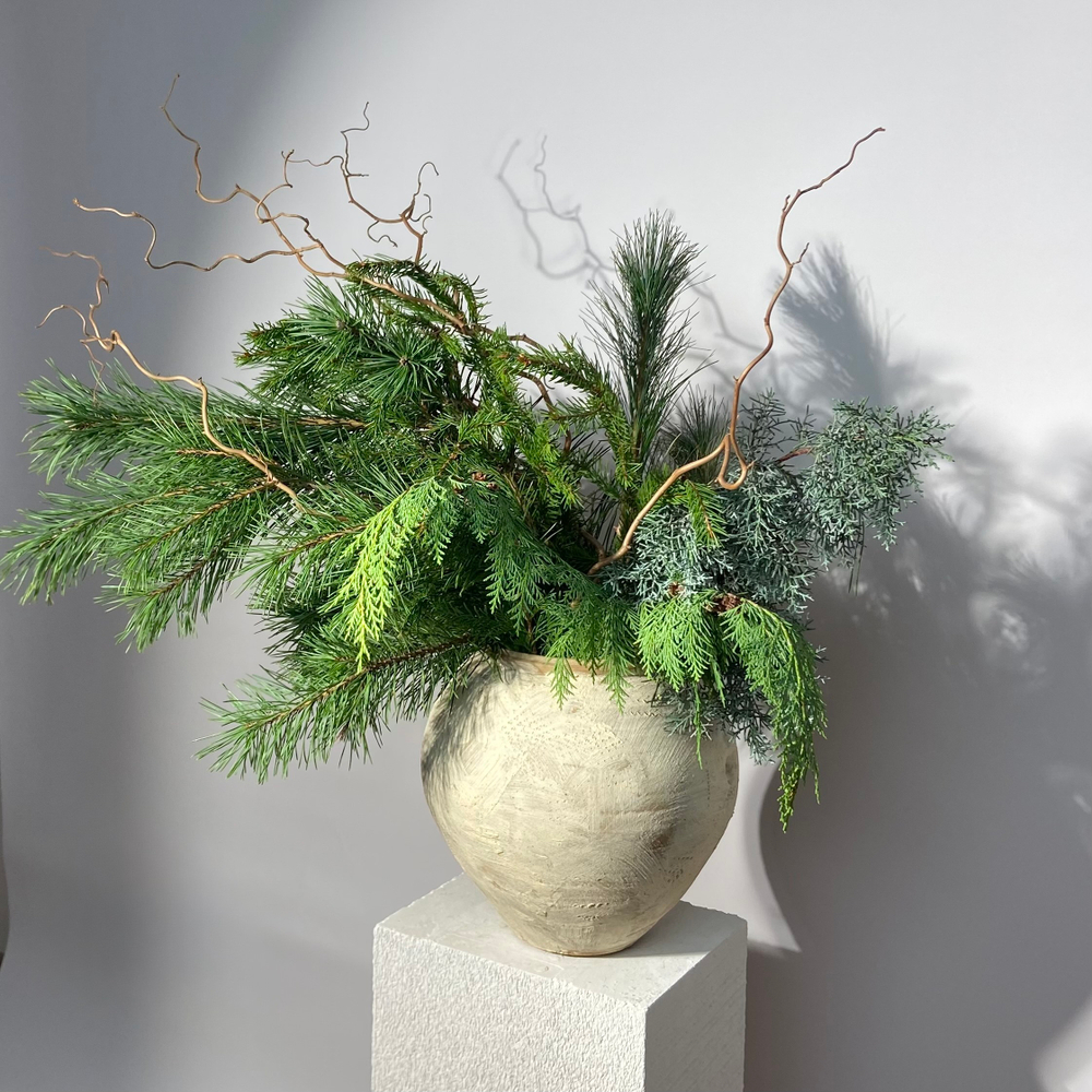Интерьерная композиция в вазе Дыхание хвойного леса