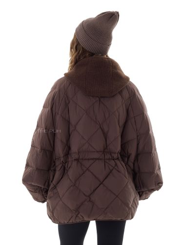 Шоколадный пуховик-летучая мышь с вязаным капюшоном