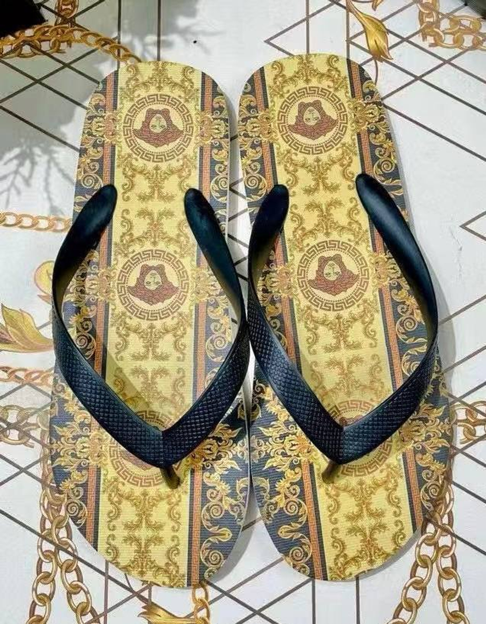 Сланцы Versace