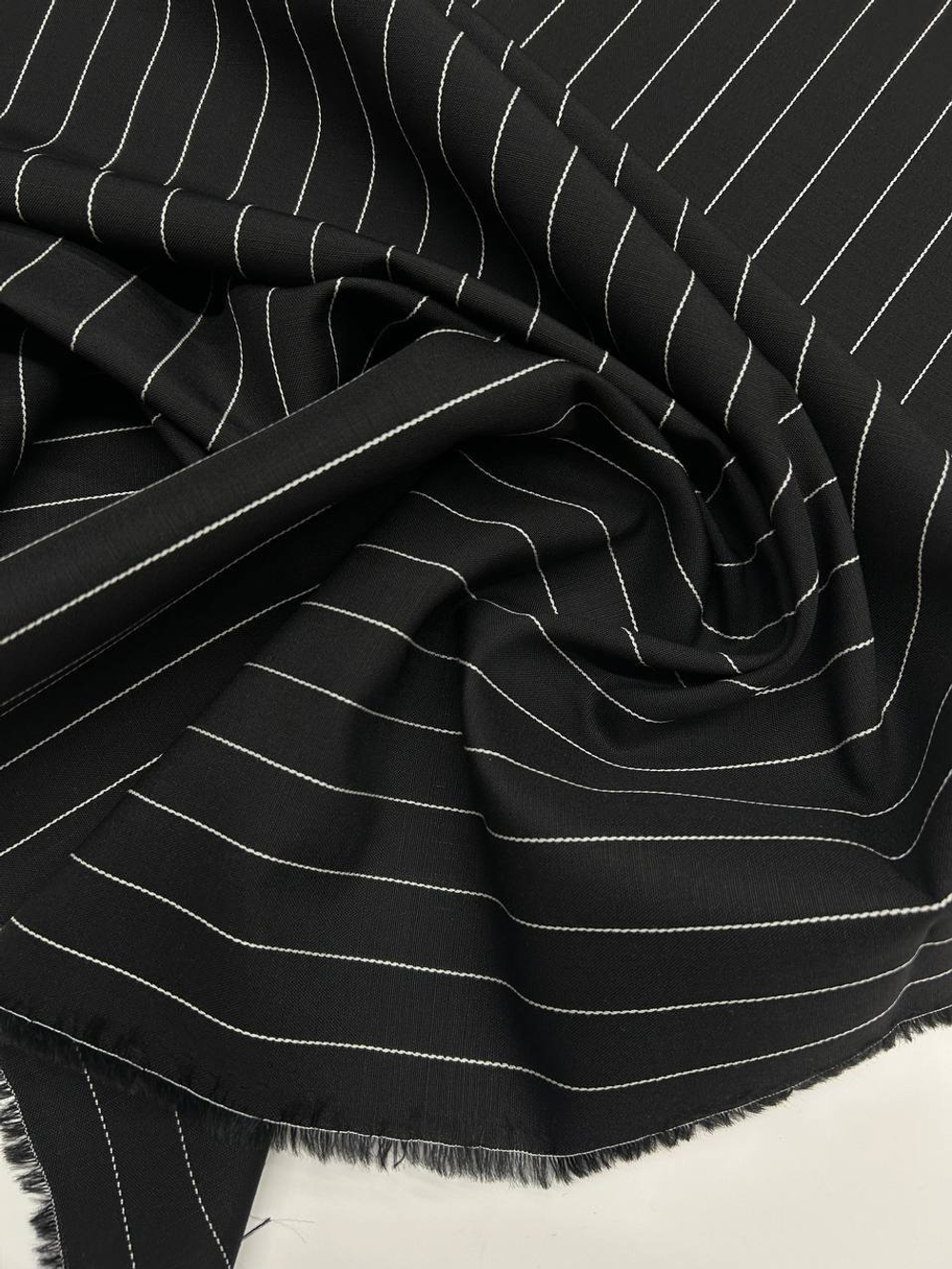 Шерсть костюмно-плательная Raffaele Caruso черная в белую полоску